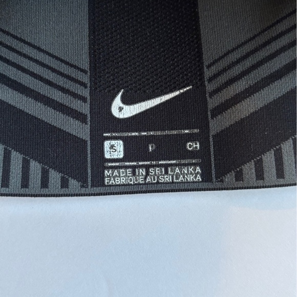 {Nike} FE/NOM Flyknit Compression Sports Bra in Black & Grey - Women's Small - Picture 3 of 4